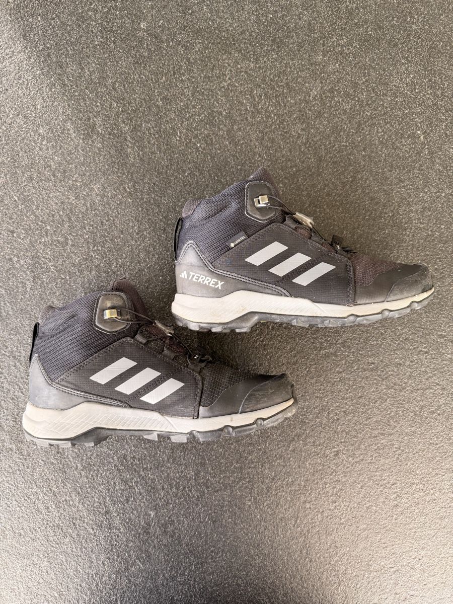 Adidas Scarpe per ragazzi: Chaussures de trekking Adidas Terrex – Usato da La tour-de-peilz venduto da Metzgerc