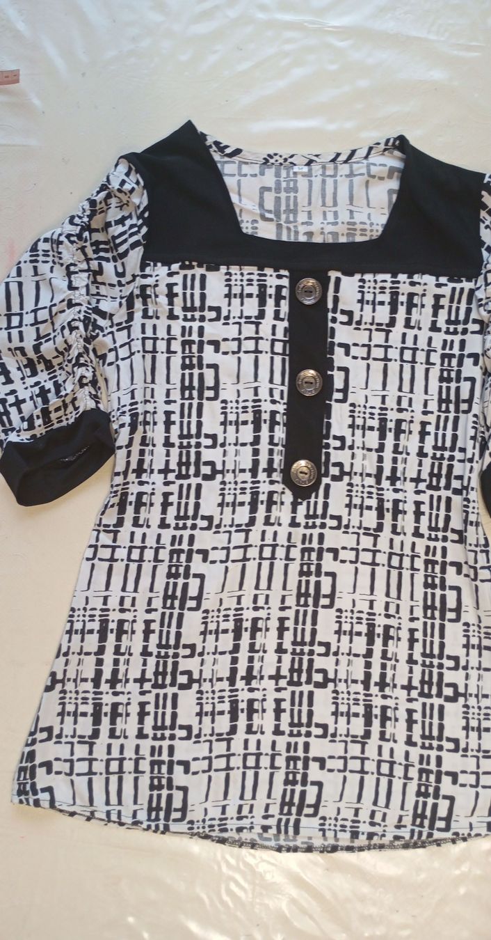 Camicette: Blouse geometric pattern black white size s used – Usato da Bern venduto da pav_8b6j