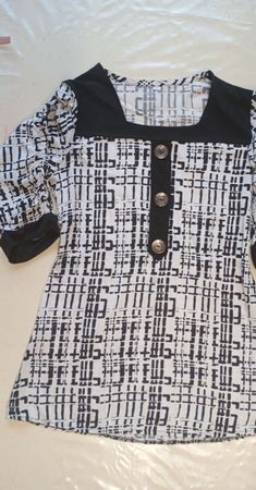 Blouse geometric pattern black white size s used