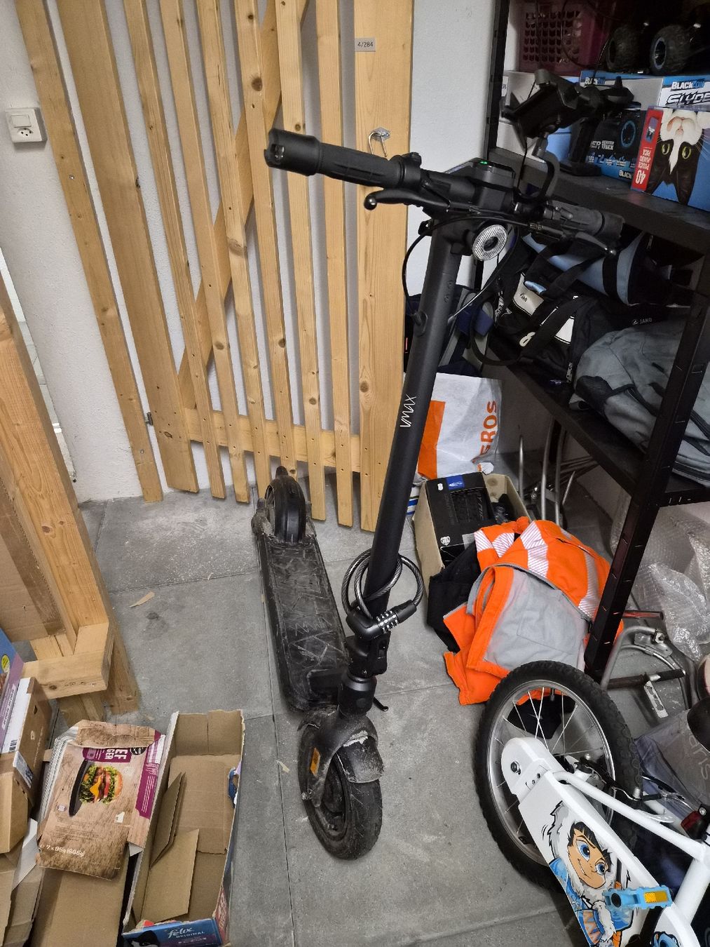 VMAX Kickboard: VMAX VX2 Pro GTB E-Scooter – Usato da Winterthur venduto da CelebreSteve