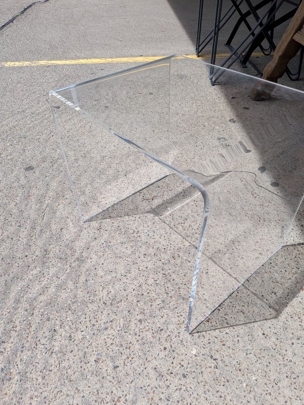 Tavoli: Plexiglas Tisch Einzelstück Couchtisch – Usato da Emmen venduto da magelan