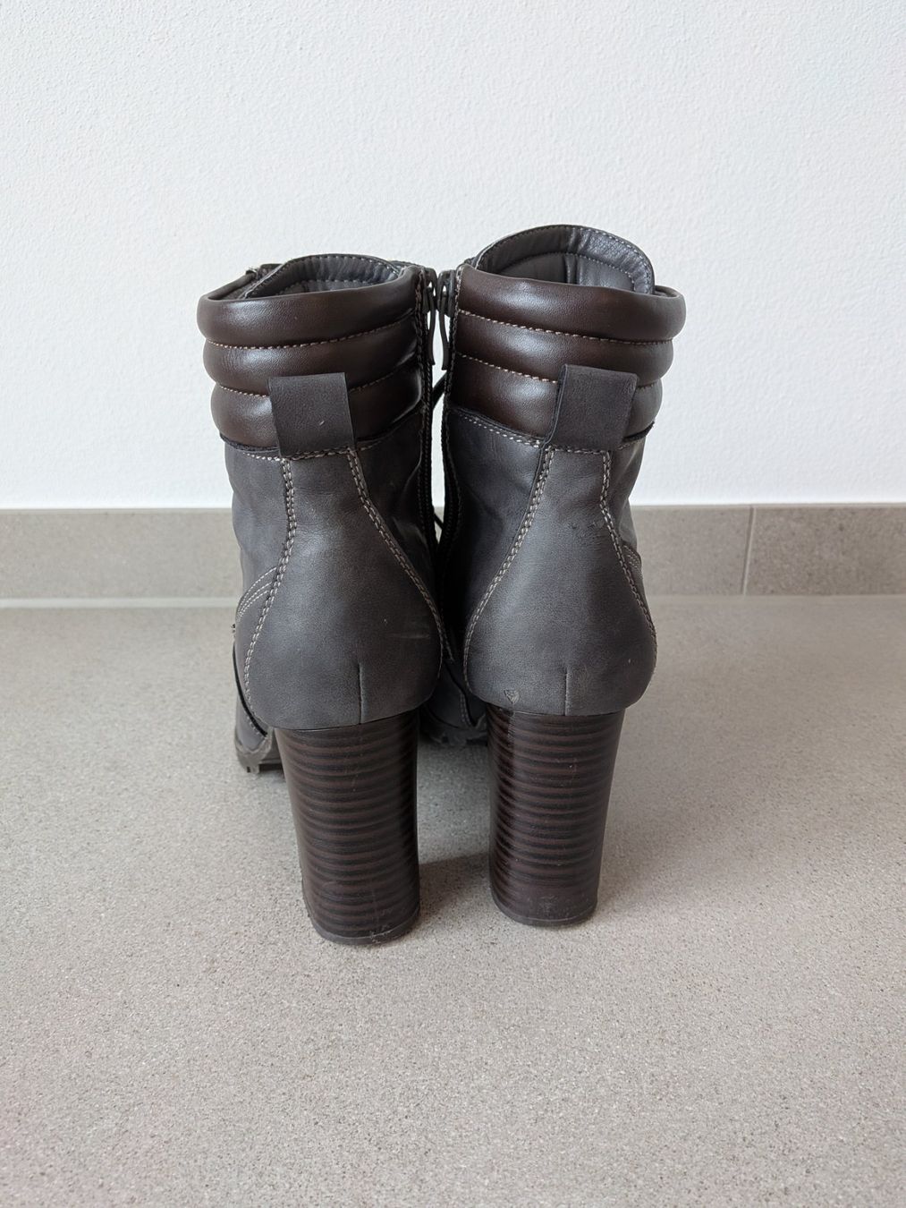 Scarpe da donna: Stiefeletten mit Absatz, Grösse 38 - dunkelblau – Usato da Luzern venduto da angii.meier 1
