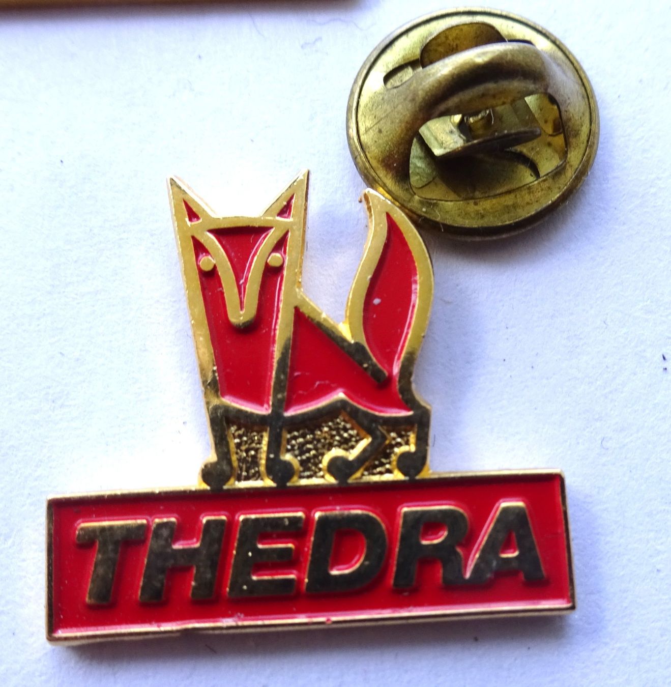 Placchette & Badge: Pin  THEDRA  Fuchs – Usato da Utzenstorf venduto da BUtter81