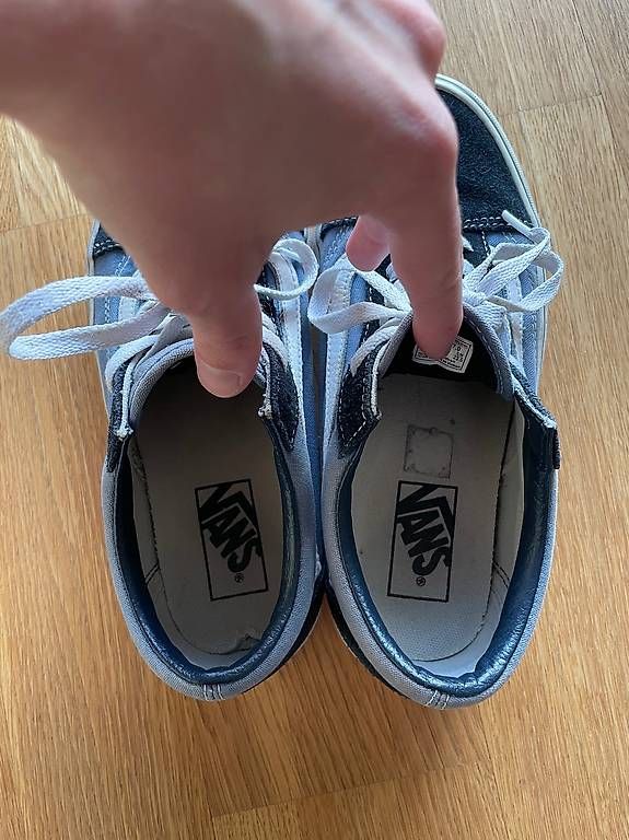 Vans Scarpe da donna: Vans OLD SKOOL basses couleur bleue et noire – Usato da Pully venduto da jul_tp8w 3