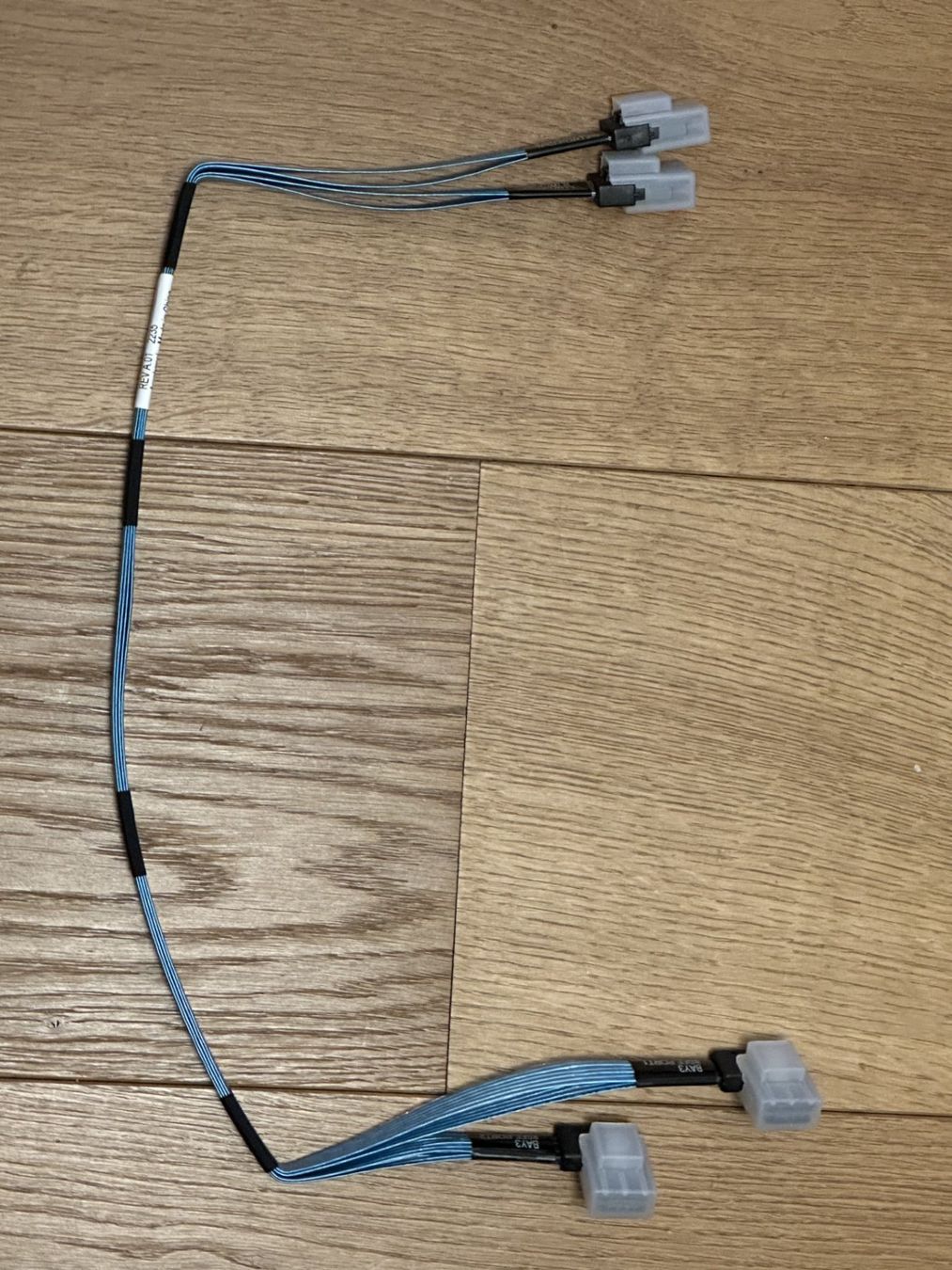 Hewlett Packard Server: HPE SAS Cable Kit Box#3 zu AROC-Controller PN: 747568-001 – Usato da Münsingen venduto da Hanibal26 1
