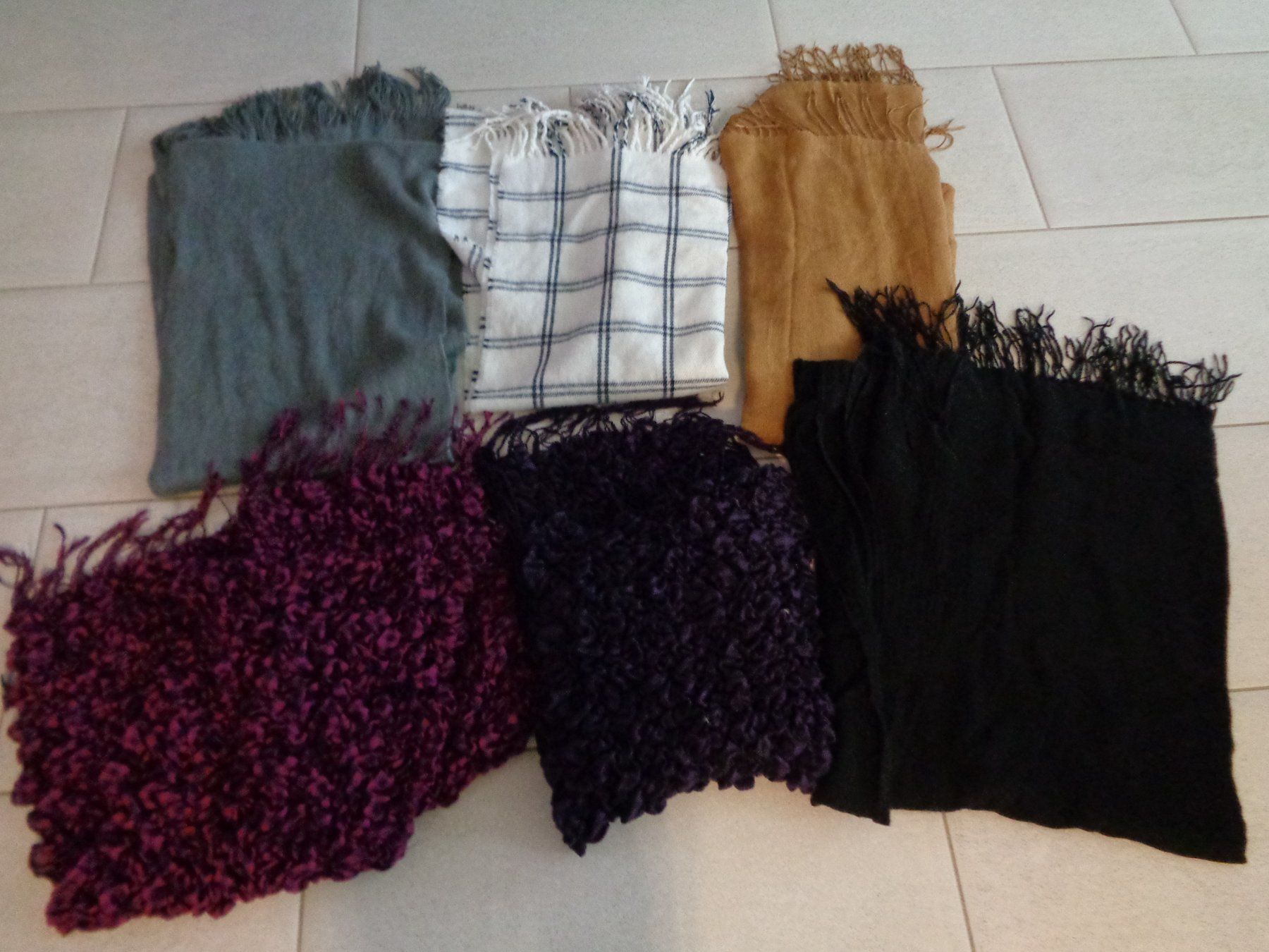 Foulard & Sciarpe: 6 x SCHAL – Usato da Rotkreuz venduto da Samballi
