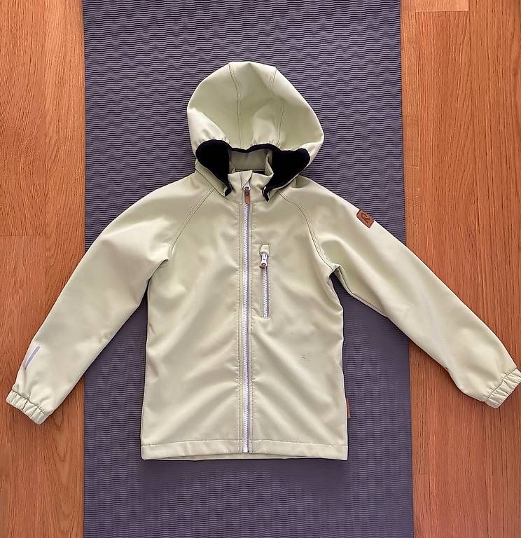Giacche & Cappotti: Reima Softshelljacke / hellgrün / Gr 128 – Usato da Wettswil venduto da Dukefunk