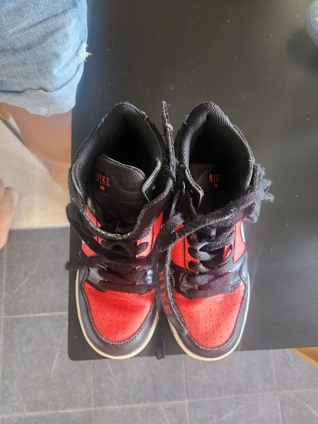 Nike Scarpe da uomo: Chaussure Nike - Noire et rouge - Taille 34 – Usato da Genève venduto da Jul_79y7 1