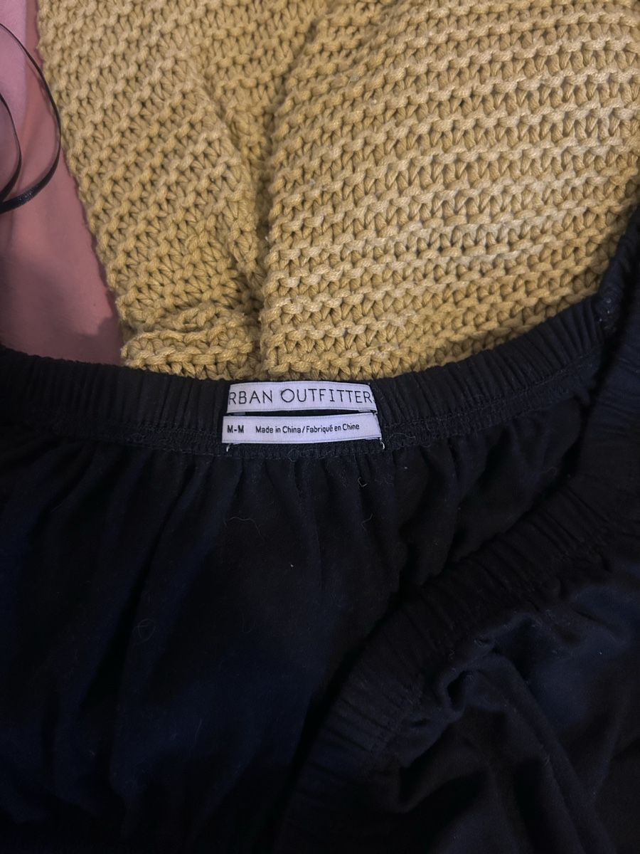 Urban Outfitters Top: Schwarzes Urban Outfitters Top Grösse M – Usato da Bern venduto da mirio.ic 2