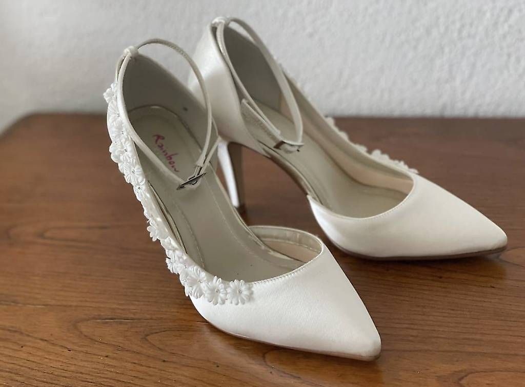 Damenschuhe: Damenschuhe neu EU 37 – Gebraucht aus Bergdietikon von sbones