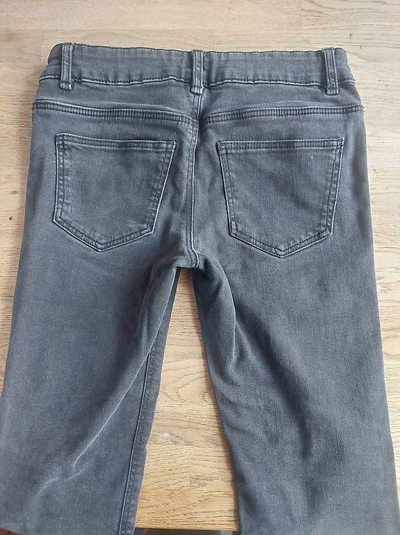 Jeans: Schwarze Jeans mit Pailletten Grösse 125 – Usato da Dietwil venduto da tigerloch 1