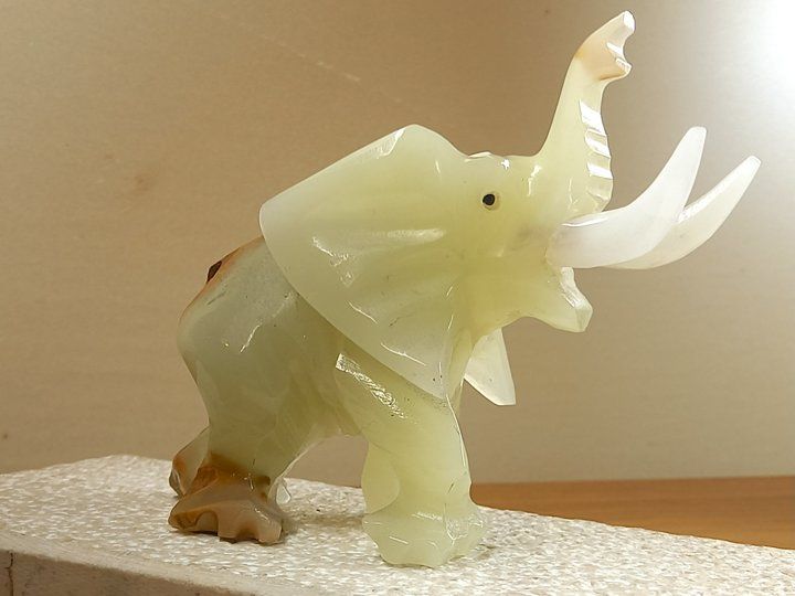 Statuette: Éléphant en onyx – Usato da Ponts-de-Martel venduto da Henri-Louis 3