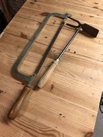1 Gartenhacke mit Holzgriff+ 1 Metallsäge