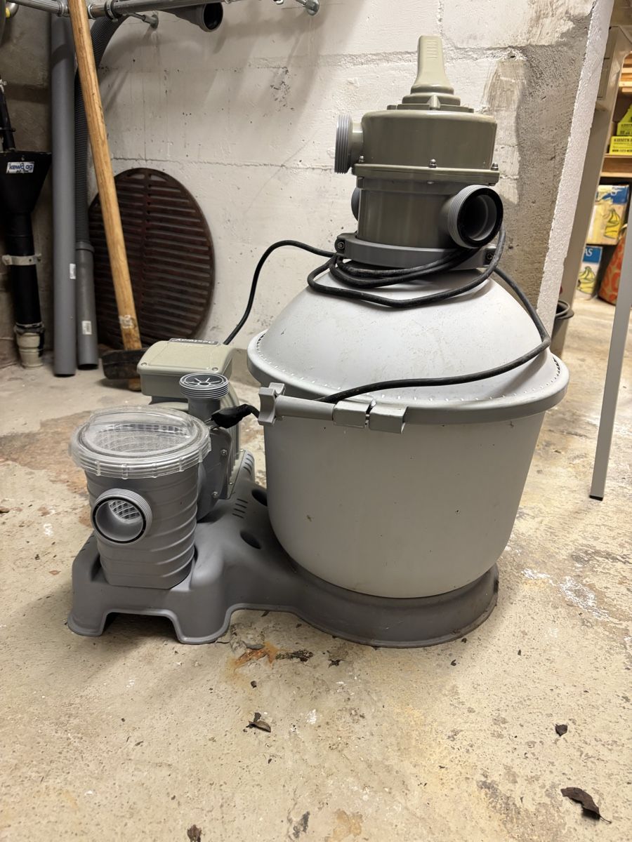 Bestway Heizung: Bestway Sandfilterpumpe gebraucht – Gebraucht aus Binningen von STOA-H13