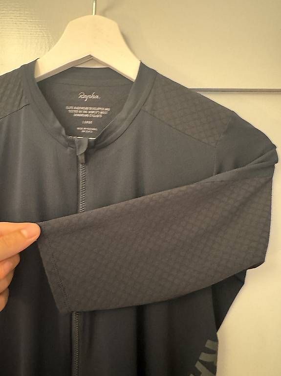 Rapha Canottiere & Pantaloni: Rapha Pro Racewear Shirt Large – Usato da Amriswil venduto da Endrullo 1
