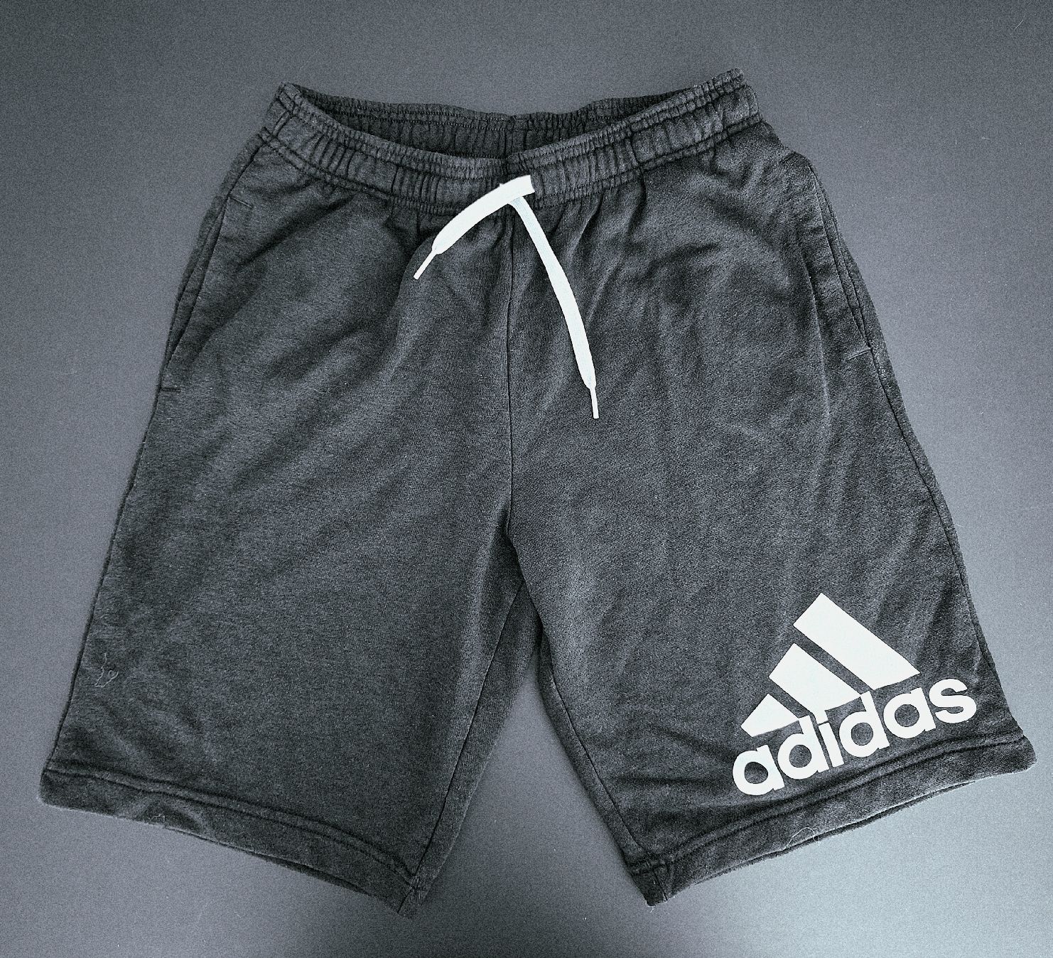 Hosen: Adidas Shorts Schwarz Grösse 164 – Gebraucht aus Jegenstorf von Cherry94