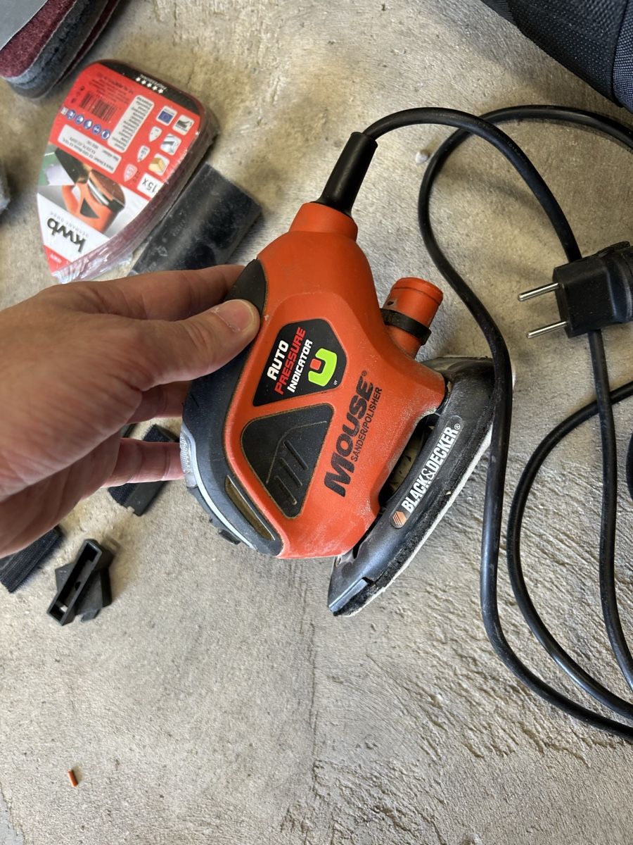 Schleifen & Polieren: Black & Decker Multischleifer KA168 Mouse mit Zubehörtasche – Gebraucht aus Seuzach von Commodore64 2