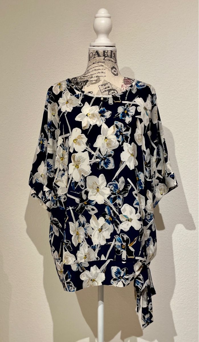 Camicette: Bluse in lockerer Form mit Schleife G.48 – Nuovo (secondo la descrizione) da Oberwil BL venduto da DANA_FOX 1