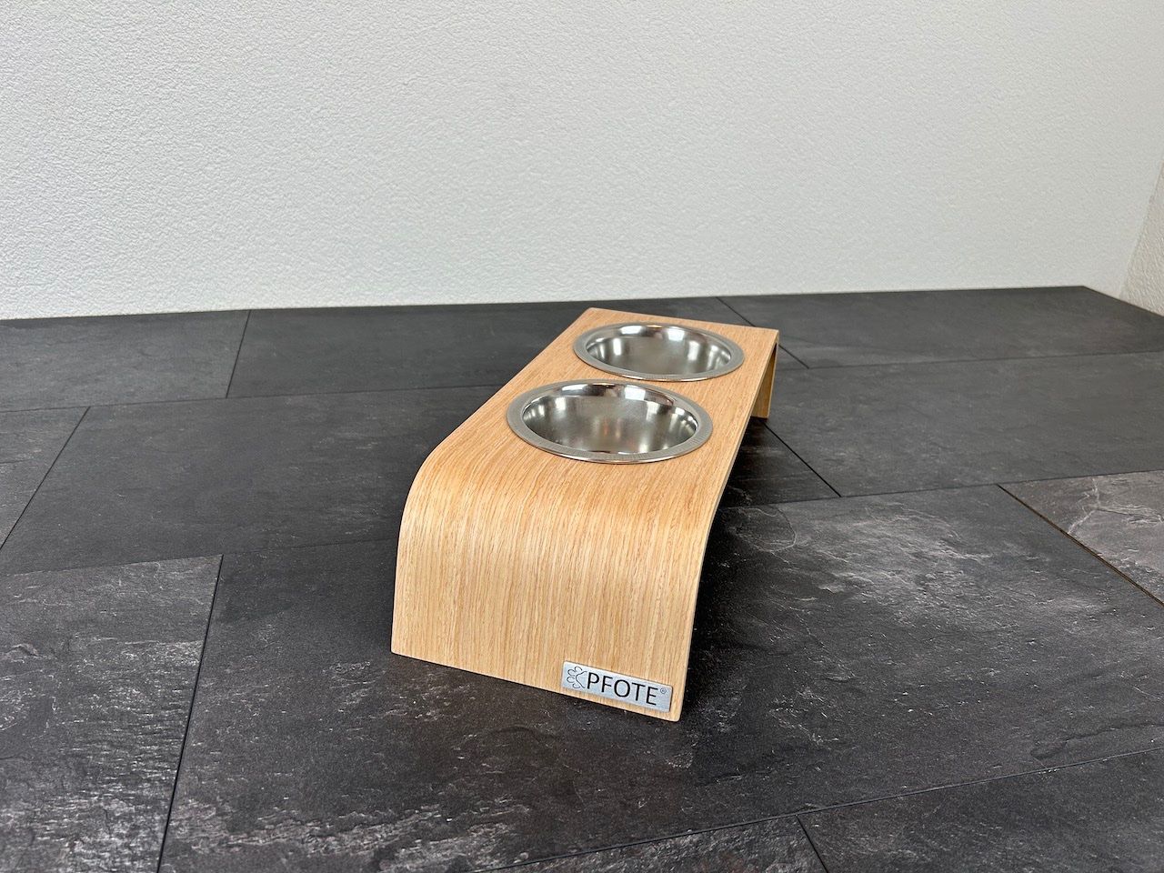 Mangimi: Futternapf Eiche mit 2 Näpfen Hund Katze PFOTE® – Nuovo e nell'imballaggio originale da Sirnach venduto da XELOonlineGmbH 1