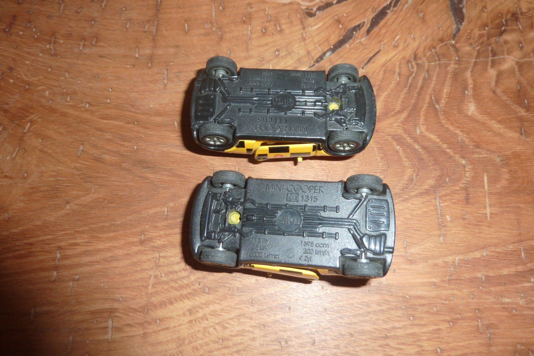Giocattoli: Mini Cooper, 2 Spielautos, gelb, schwarz – Usato da Lausen venduto da akira003 3
