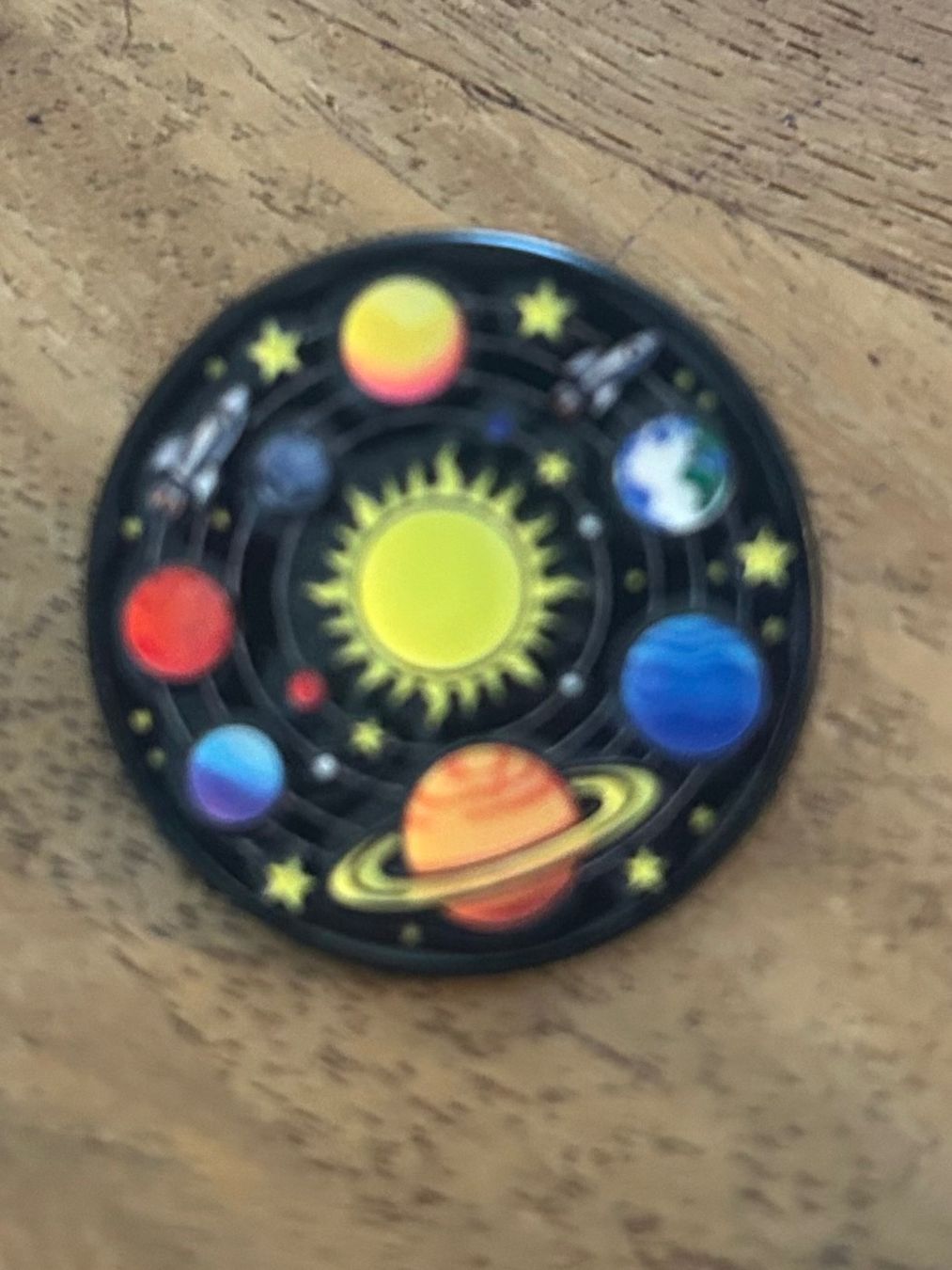 Placchette & Badge: Pin Sonnensystem Planeten – Nuovo e nell'imballaggio originale da Geneve venduto da vane267