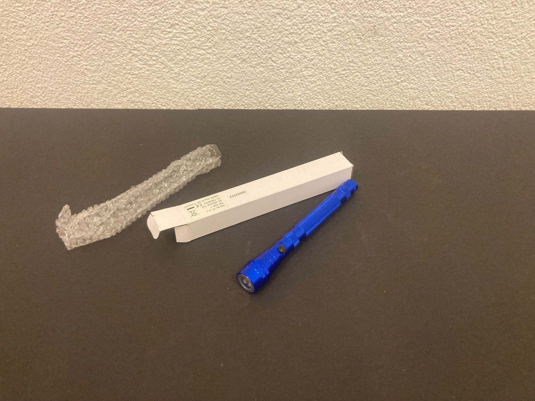 Lampade: LED Taschenlampe, blau, ca. 17 cm lang, magnetisch – Nuovo e nell'imballaggio originale da Neuenhof venduto da jorogo