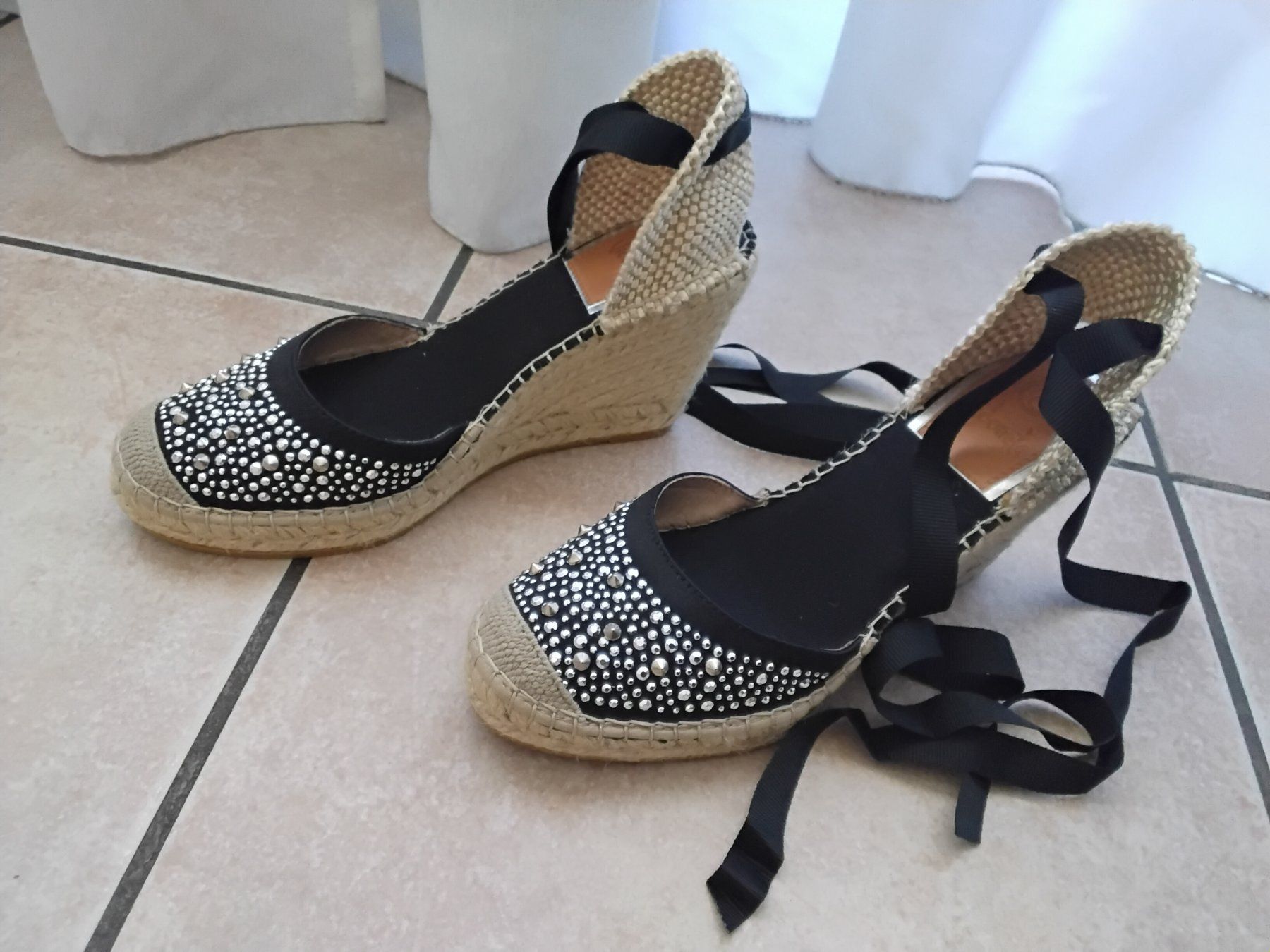 Damenschuhe: Espadrilles compensées à lacets noires décorées T37 – Neu und originalverpackt aus Chêne-Bourg von Fio994
