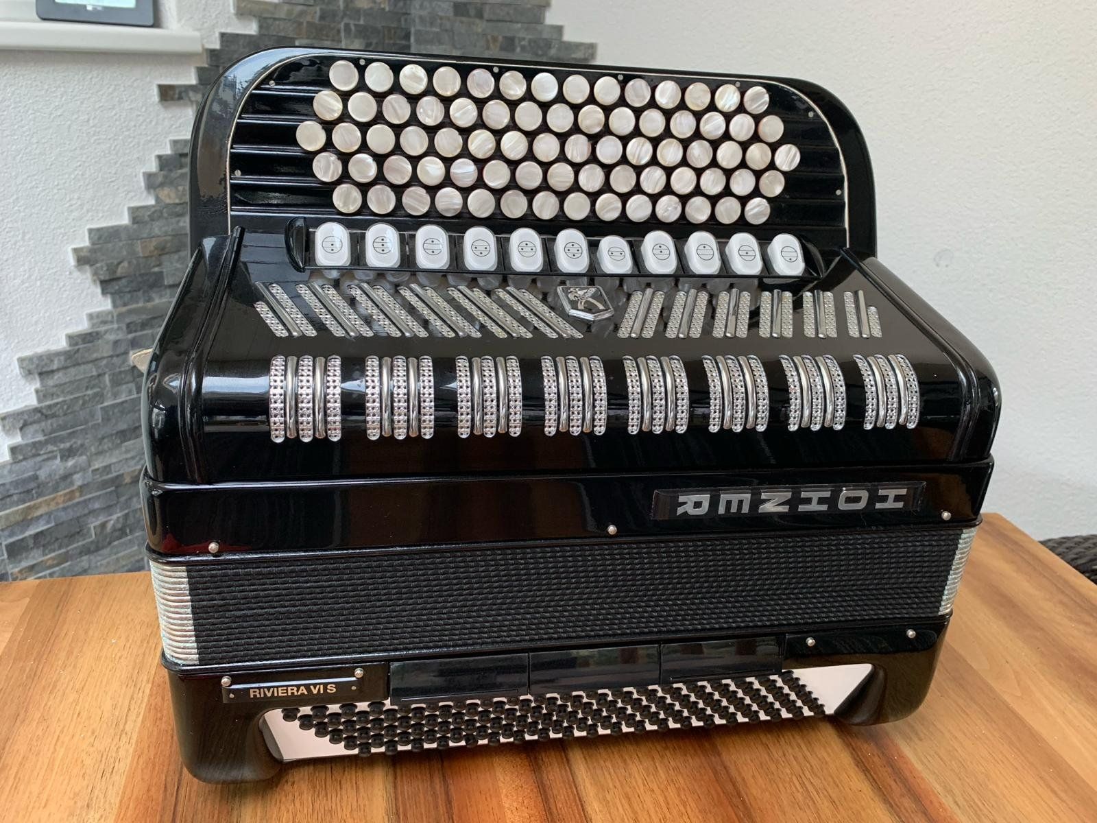 Hohner Musikinstrumente: Akkordeon Hohner Riviera Vl S – Gebraucht aus Unterrindal von