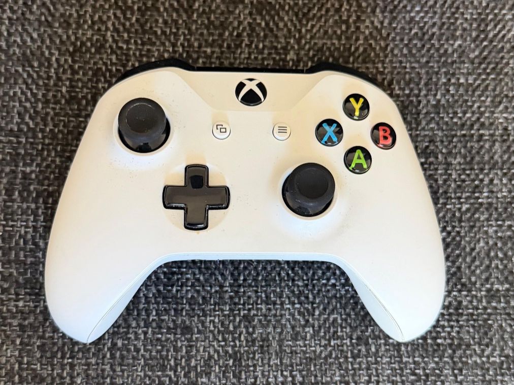 Microsoft Controller: Original Xbox Wireless Controller Weiss – Tesla Arcade, Xbox – Usato da Heiligkreuz - Mels venduto da indego