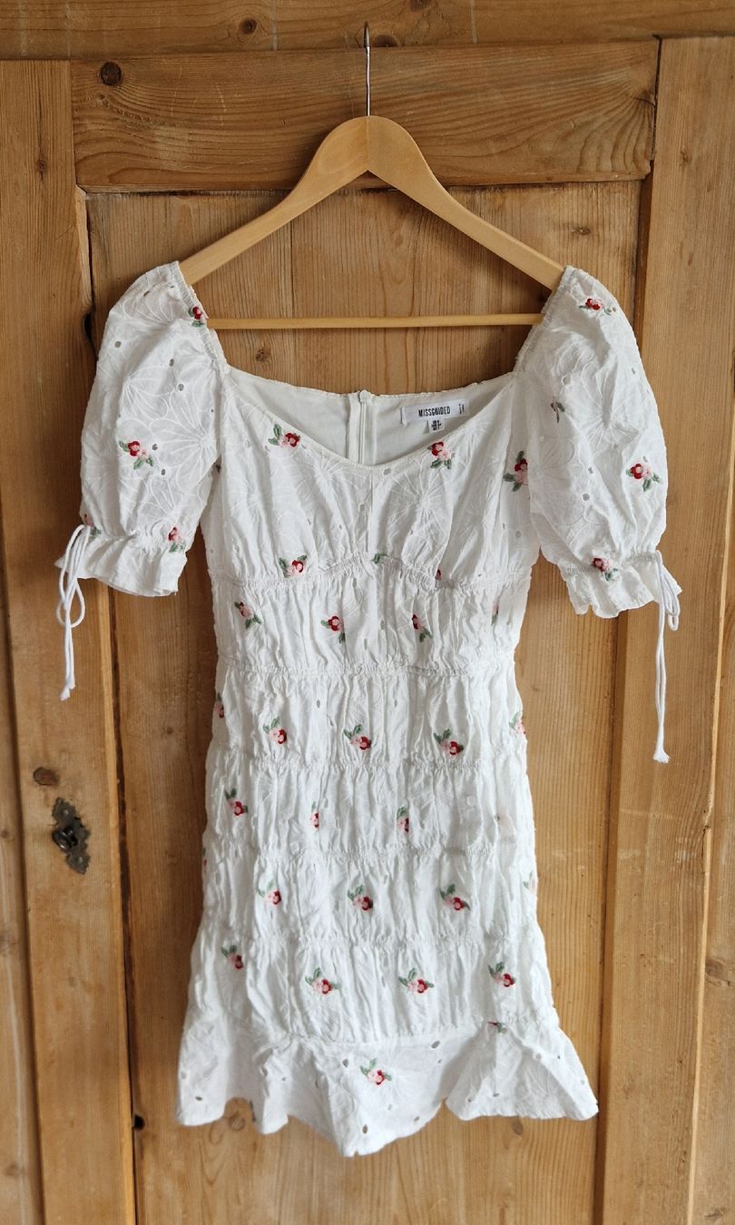 Kleider: Kleid weiss bestickt Grösse 34 Neuwertig  – Neu (gemäss Beschreibung) aus Winterthur von kate_24