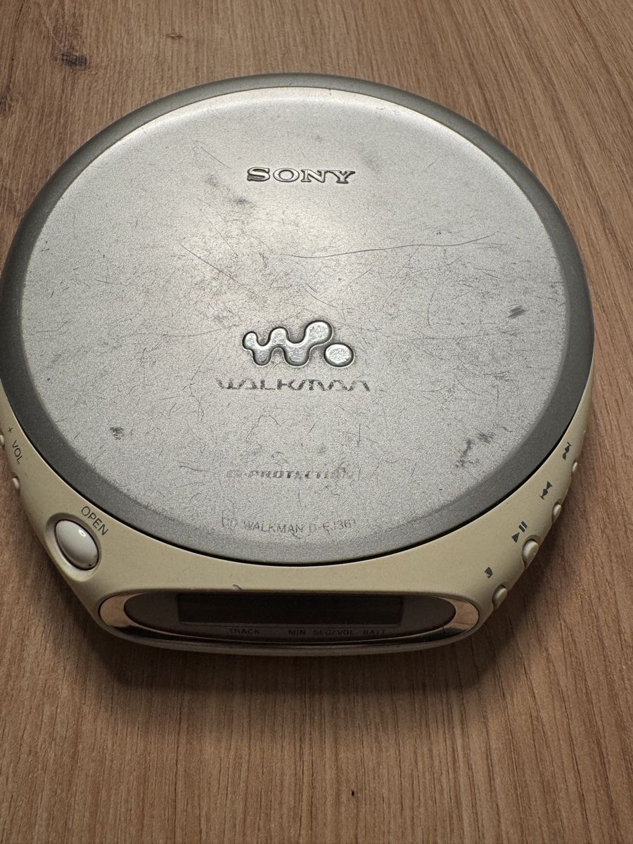 Sony Tragbarer Mediaplayer: Sony Walkman CD Player D-EJ361 tragbar – Defekt aus Biberist von etesummer 1