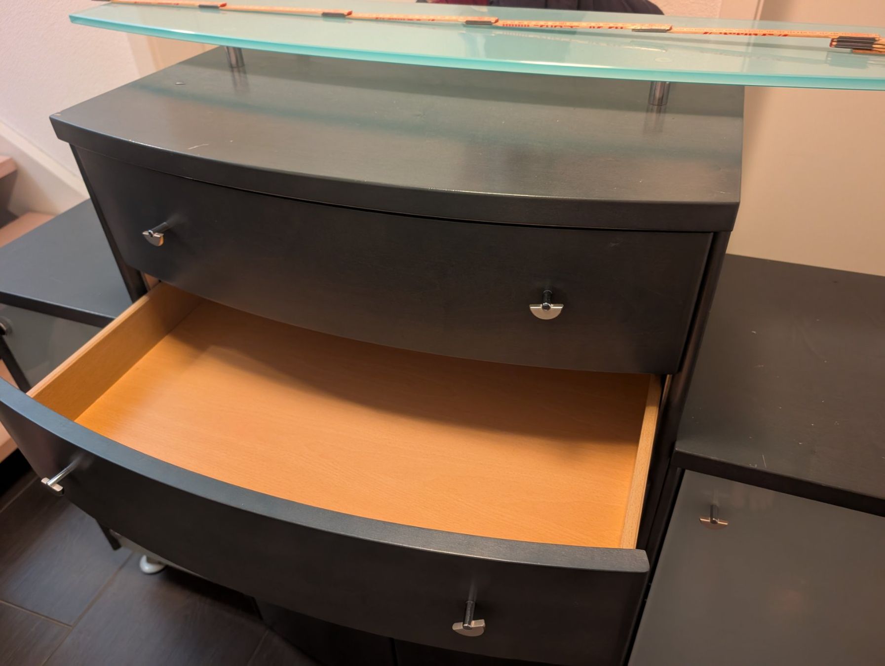 Commodes: Sideboard mit Milchglasaufsatz – D'occasion à Arboldswil par SF_Giants 1