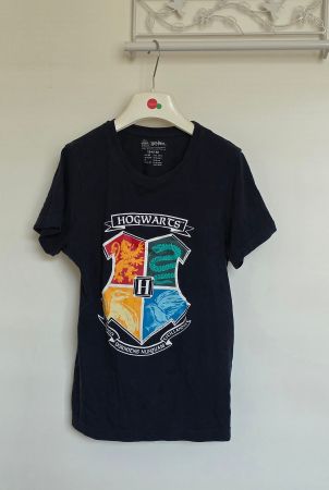 dunkelblaues T-Shirt mit Hogwarts-Wappen Gr. 134/140