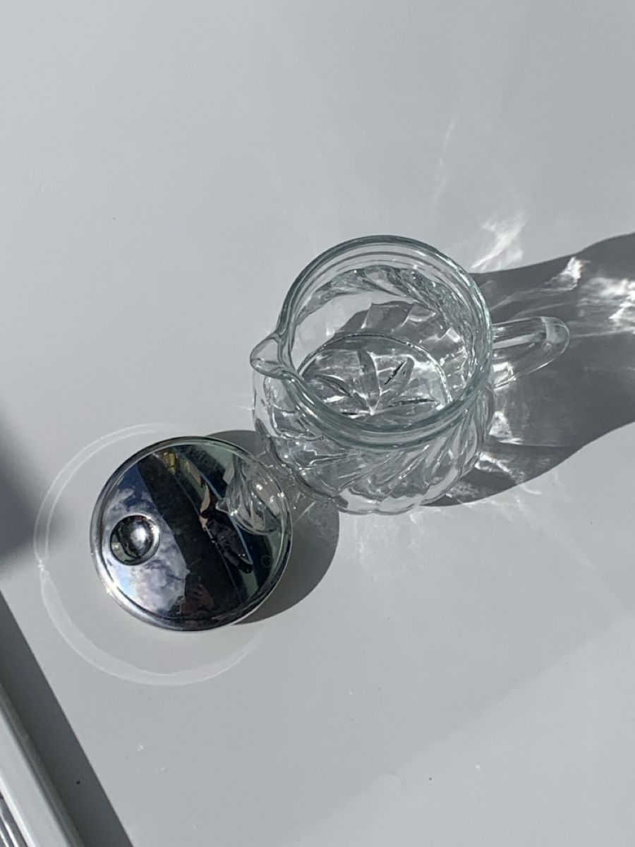 Caraffe: Klassische Glaskaraffe mit Chromdeckel - zeitlos schön! – Usato da Laufen venduto da Nivo33 1