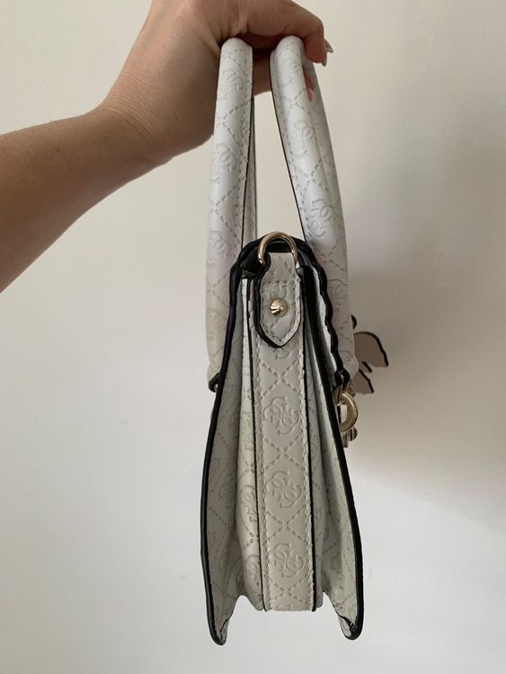 Guess Handtasche/Crossbody weiss/rosa mit Blumen | Kaufen auf Ricardo