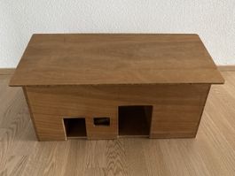 Spielstall aus Holz