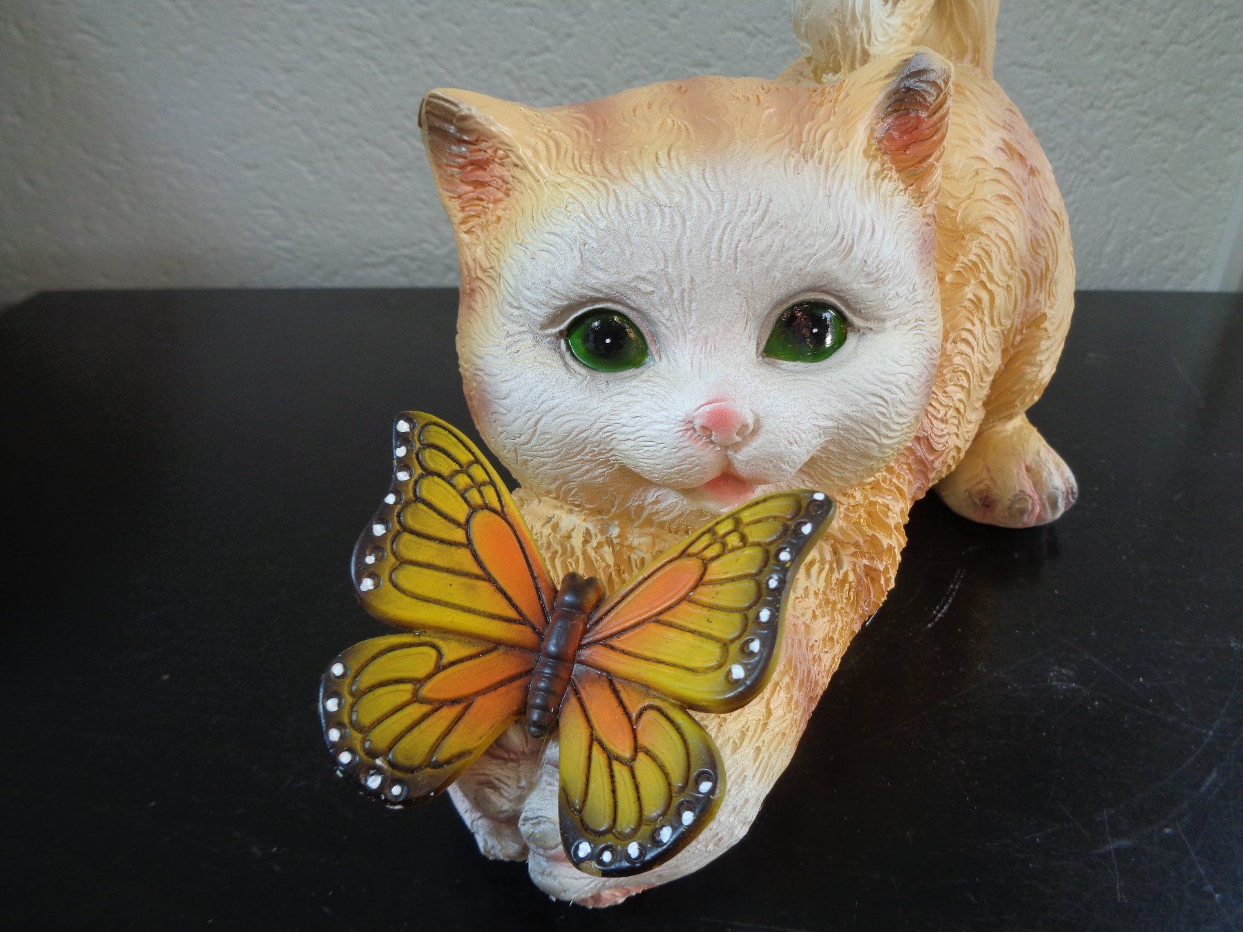 Statuette: SOLAR Katze mit Schmetterling  (21.5 cm) – Nuovo e nell'imballaggio originale da Langenbruck venduto da Gumsi 3