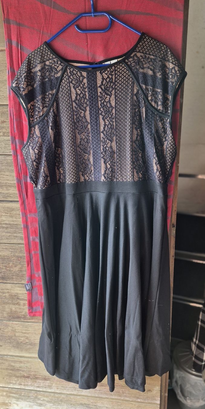 Vestiti: Damenkleid – Nuovo (secondo la descrizione) da Wislikofen venduto da Ana.Gomes