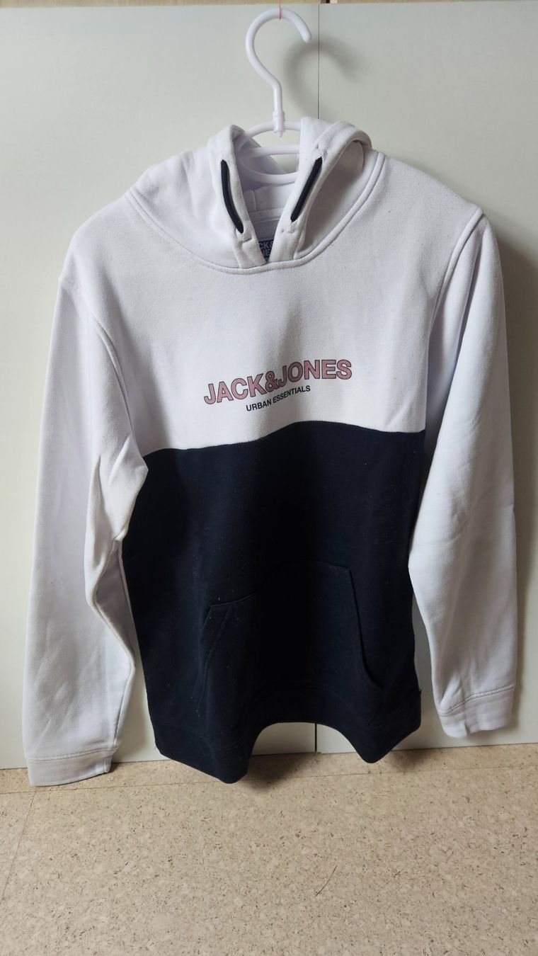 Jack & Jones Pullover & Sweatshirts: Kapuzenpullover – Gebraucht aus Münchenbuchsee von Yothu