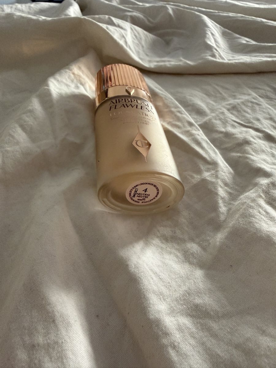 Charlotte Tilbury Make-up: Charlotte Tilbury Foundation '4' – Gebraucht aus Münchenstein von michelle95 1