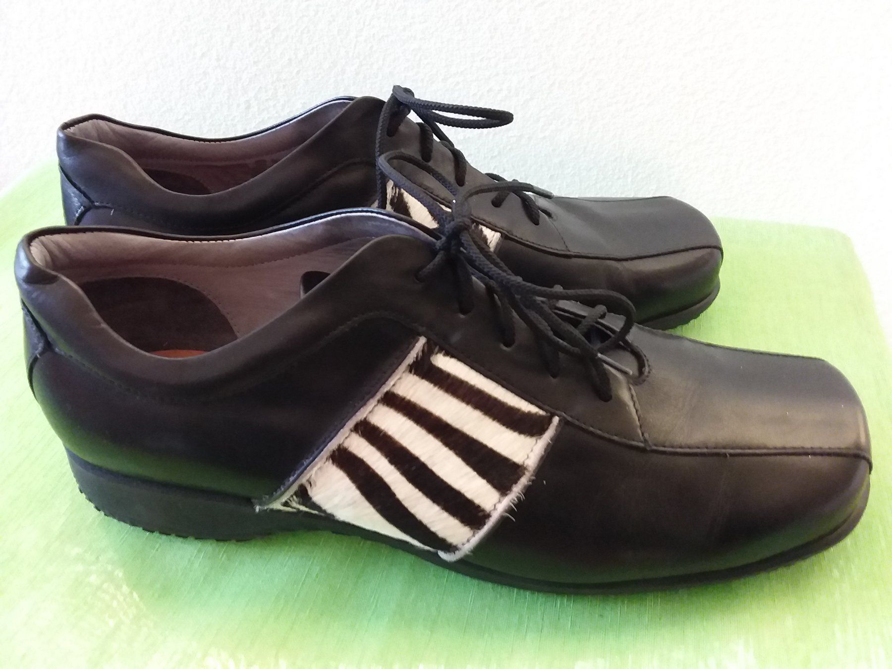 Damenschuhe: Leder Halbschuhe "Zebra design" Gr 39,5 – Gebraucht aus Uitikon Waldegg von Risibisi7 1
