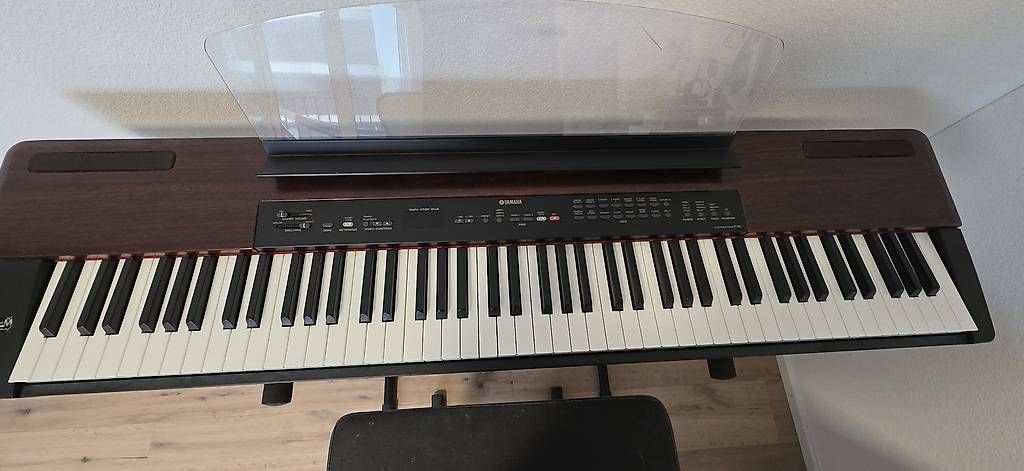 Strumenti musicali: Yamaha Electronic piano P-120 mit Klavierbank – Usato da Meisterschwanden venduto da twenty.eight 1