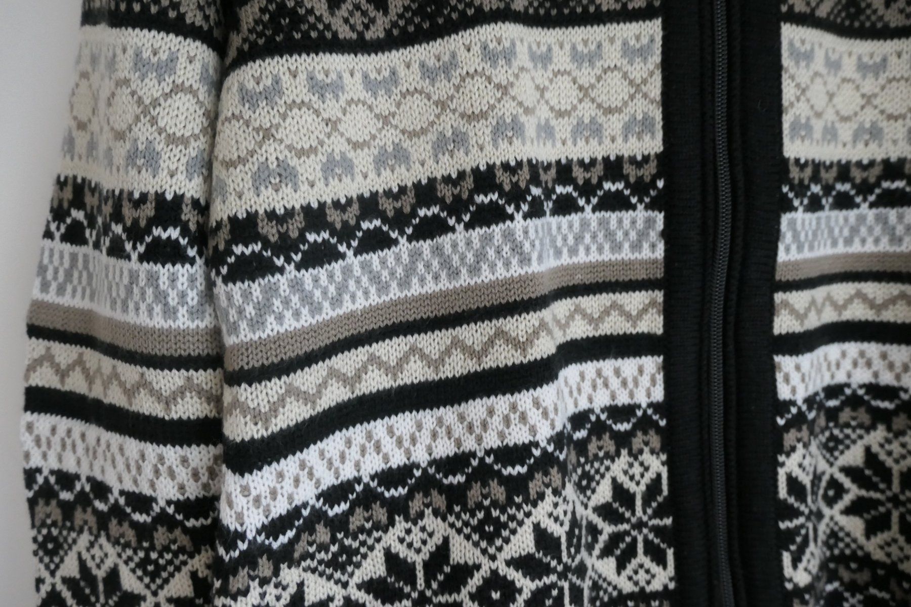 Giacche: Strickjacke mit Reissverschluss, Grösse 38 – Nuovo (secondo la descrizione) da Eschenbach LU venduto da Orchi 1