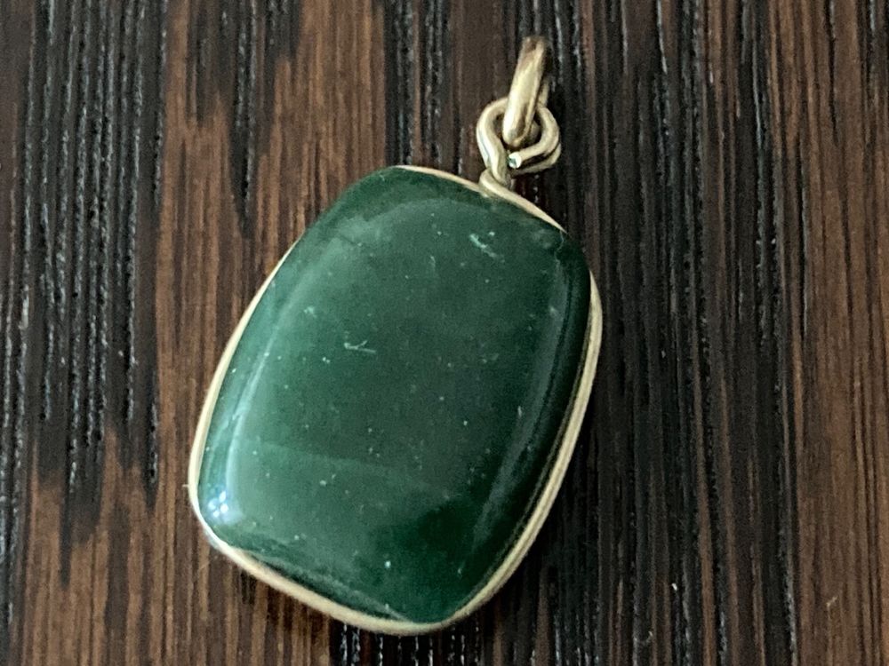 Pendentif Breloque Ancien En Jade Vert Poli Et Or - Bijou Vintage Occasion