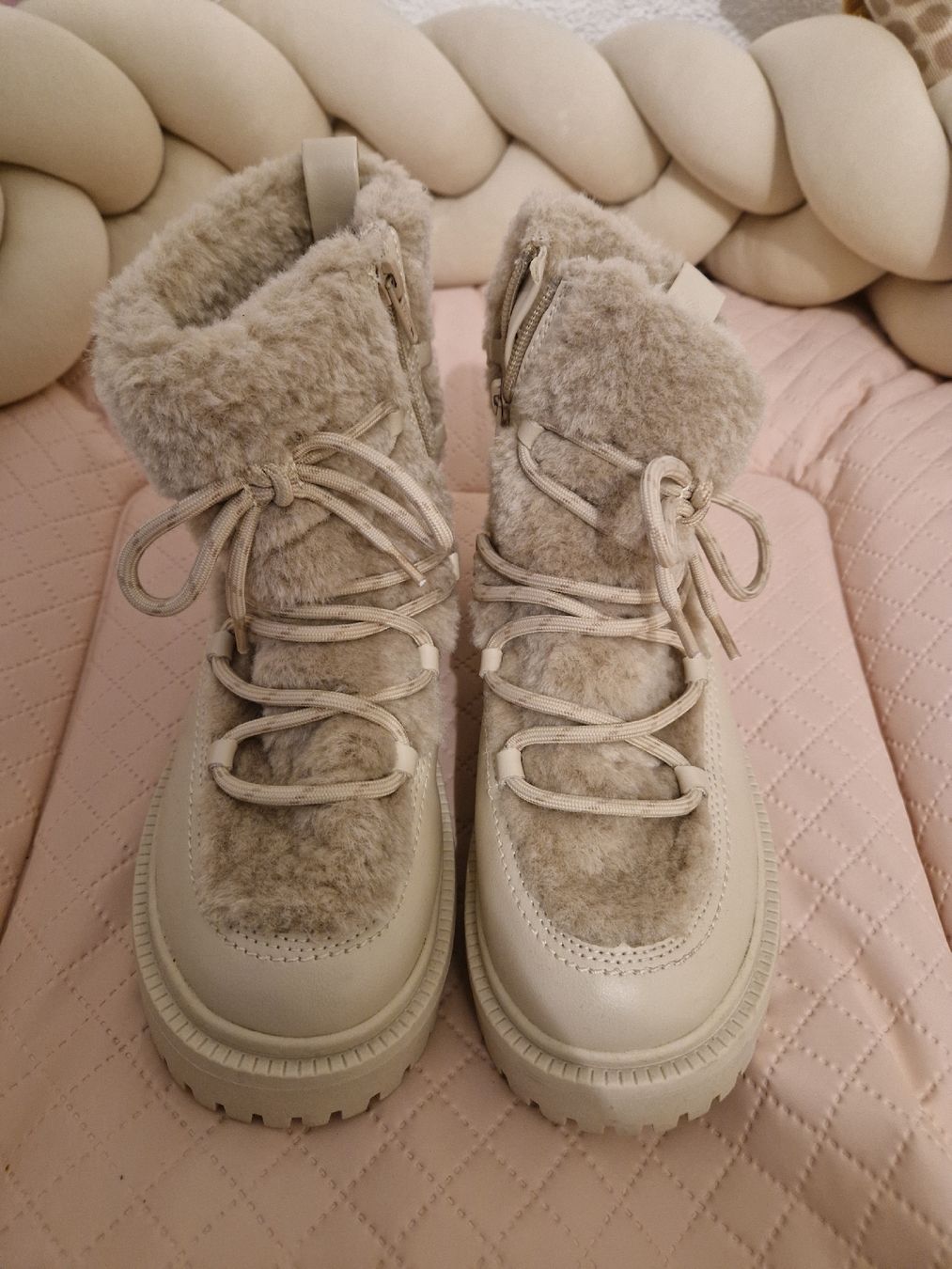 Zara Chaussures femmes: Winter Stiefel von ZARA – Neuf avec emballage d'origine à Dielsdorf par tyaga01