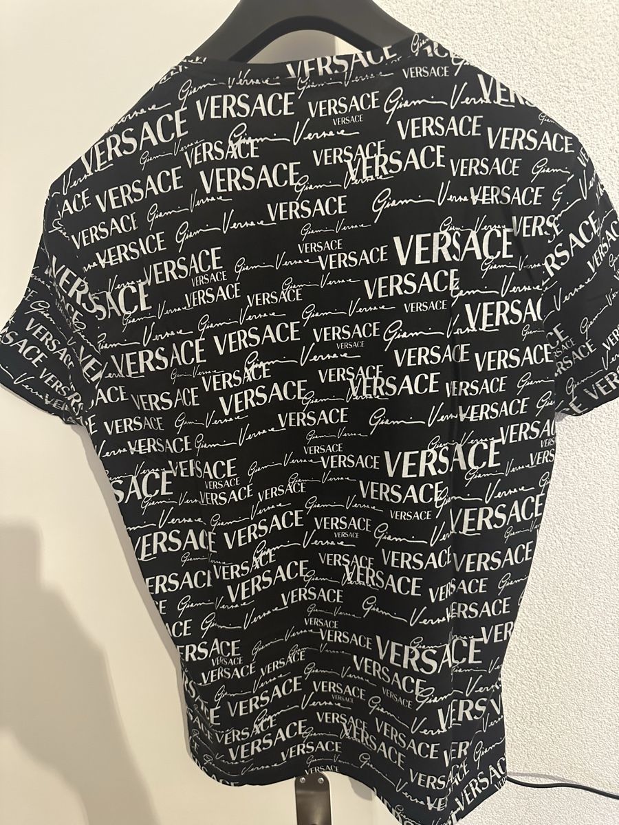 Versace T-shirts: Gianni Versace XL /L – Neuf (Voir description) à Les Avanchets par luc_5qgm 2