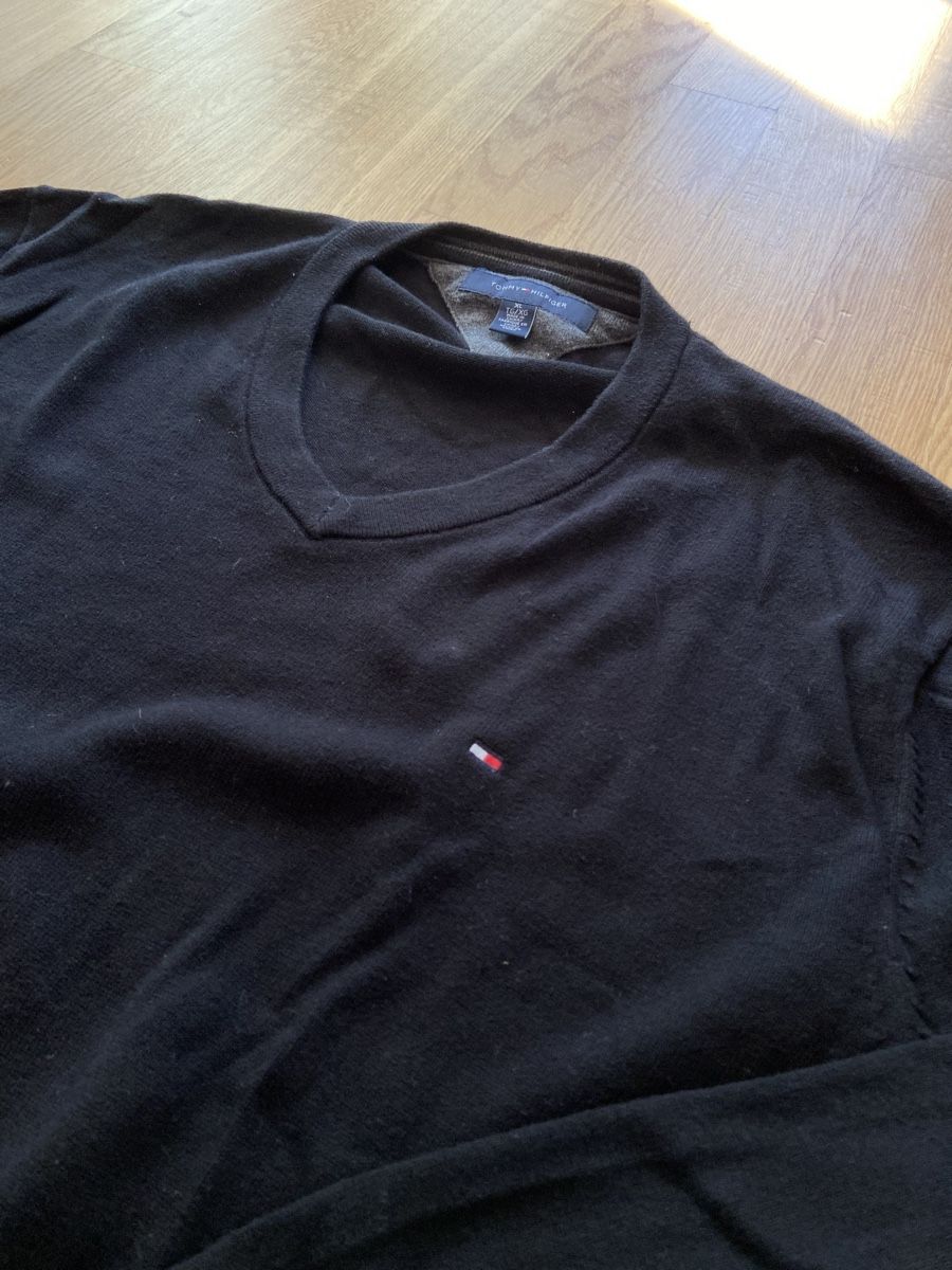 Tommy Hilfiger Maglioni & Felpe: Tommy Hilfiger V-Neck – Usato da Schaffhausen venduto da golazo_vines 1