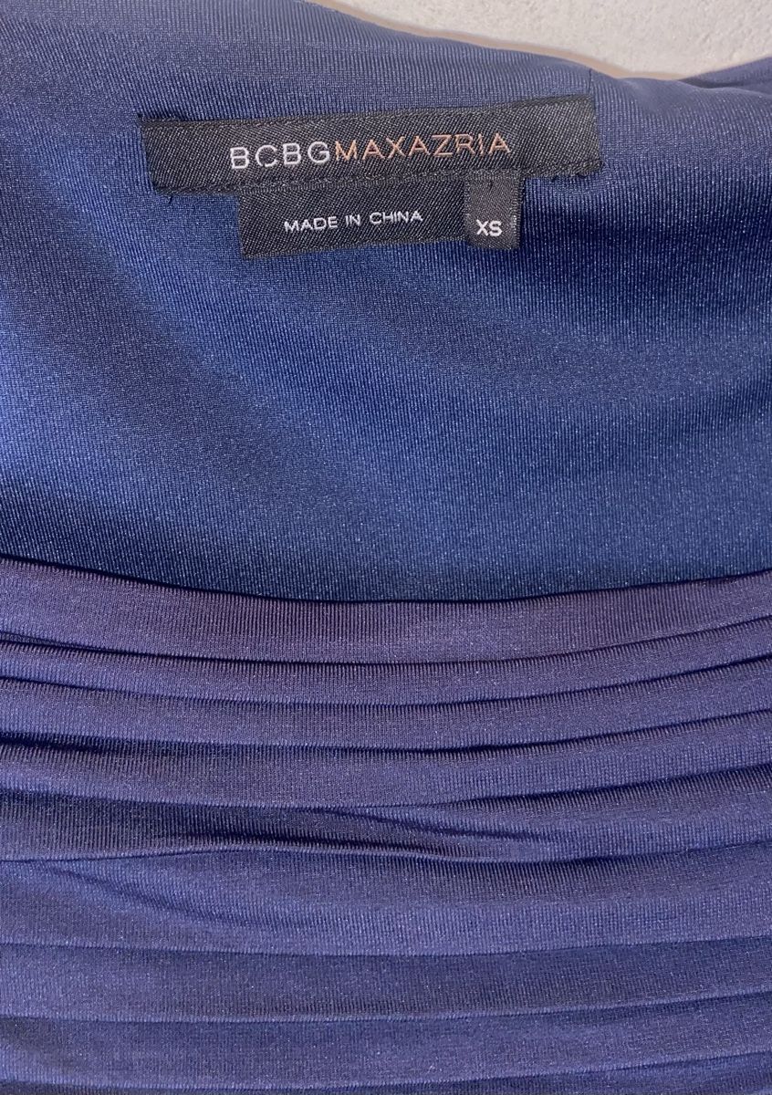 Kleider: Robe BCBGMAXAZRIA drapée bleu marine – Gebraucht aus Romainmôtier von jea_n99k 1
