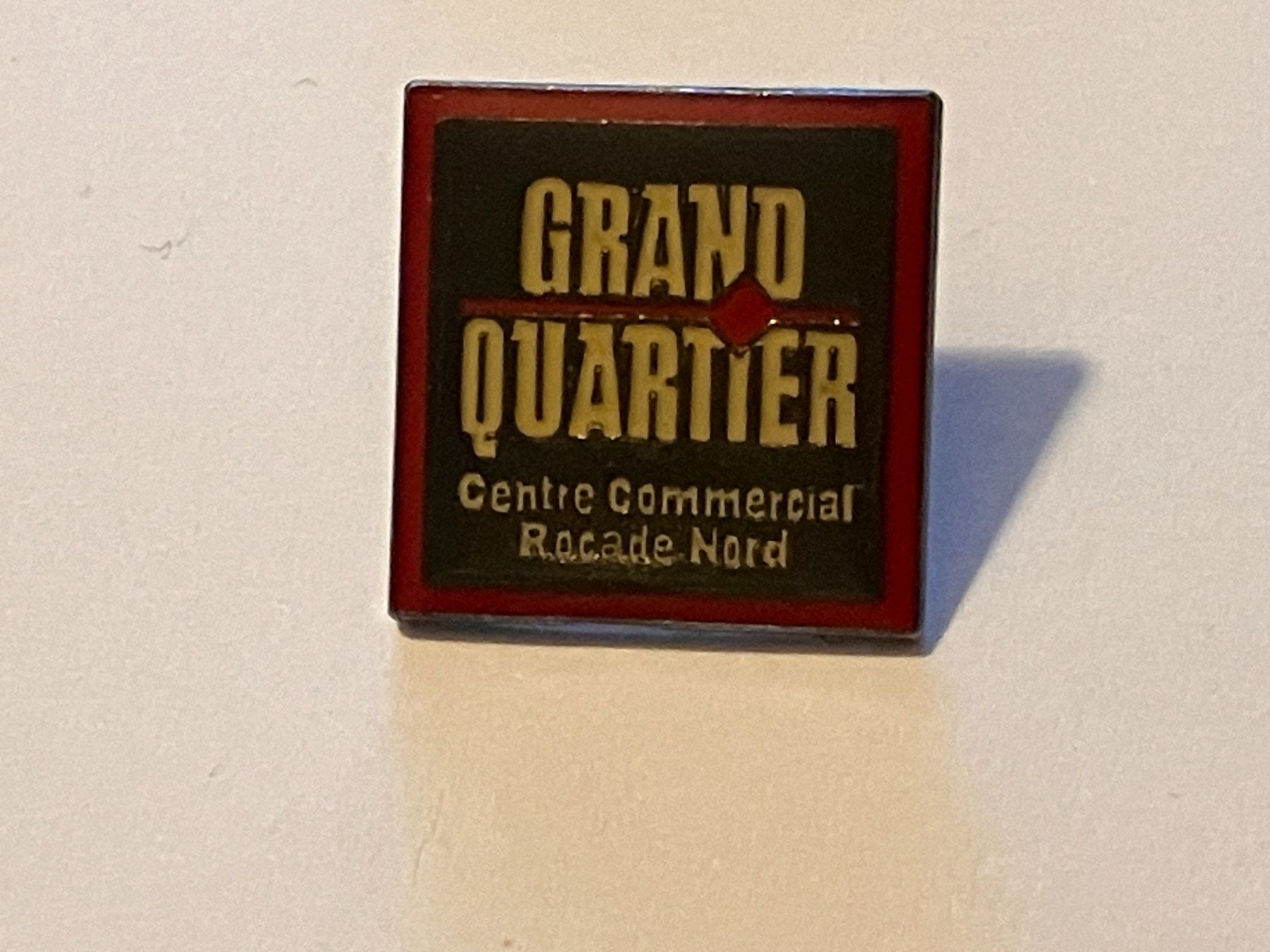 Placchette & Badge: 1 Pin Grand Quartier Centre Commercial – Usato da Basel venduto da djwwpp