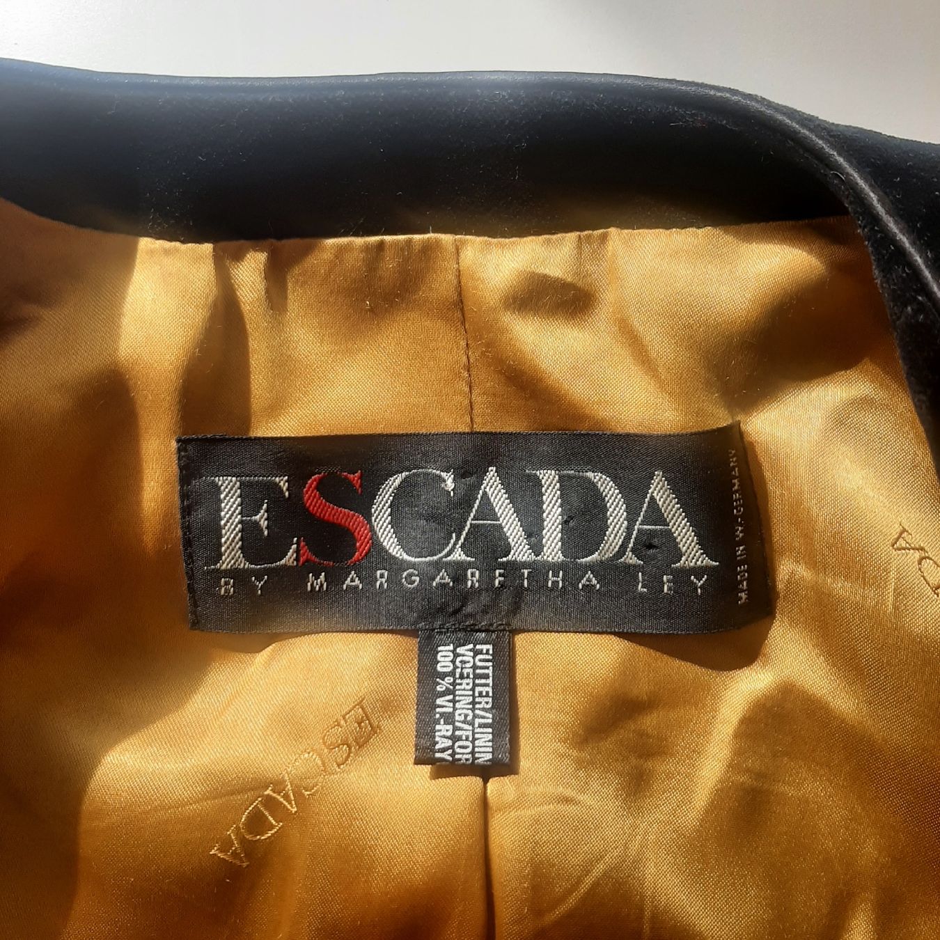 Escada Lotti di vestiti: Ensemble 3 pièces Escada vintage luxe – Usato da Chêne-Bourg venduto da chsandra34 6